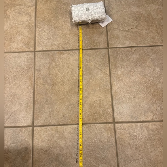 GOING TO THE CHAPEL WHITE BEADED PEARL FLORAL APPLIQUE PURSE - Picture 2 of 3